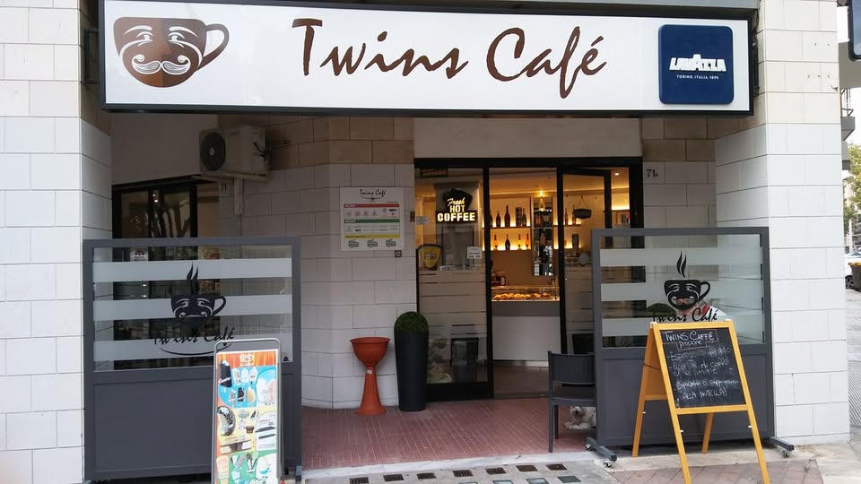 L’ingresso di Twins Café in Viale della Repubblica 71 a Bari